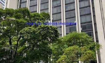 Condomínio com recepção e portaria.  Excelente localização entre a Rua Flórida e Avenida Engenheiro Luís Carlos Berrini.