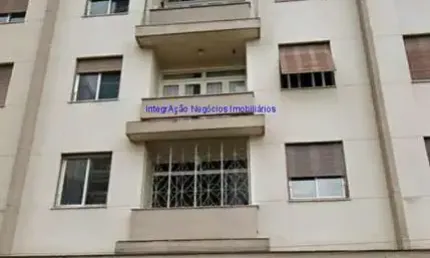 Apartamento 96m², 03 dormitórios e 02 banheiros.  Condomínio com portaria, elevadores e zelador.  Excelente localização