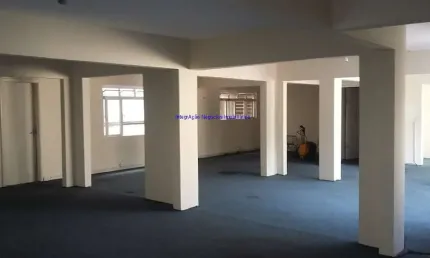 Conjunto comercial 100m², 05 salas, 02 banheiros e 01 vaga na garagem.  condomínio com recepção.    excelente localização.