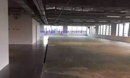 Condomínio com Recepção, Segurança 24hrs, Lobby e Ar Condicionado.  Excelente localização, á 1 minutos andando para a Estação do Metrô Vila Olímpia;