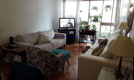 Apartamento 90m², 02 dormitórios, 02 banheiros. Sala com sacada, ármarios nos quartos.  Condomínio com portaria 24hrs.   Excelente localização