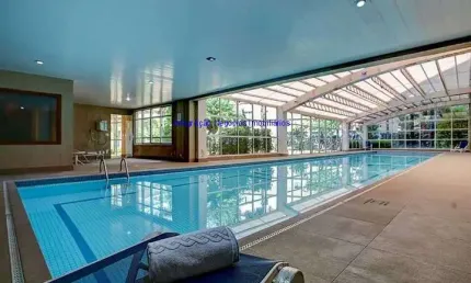 Condomínio com portaria e segurança 24 horas, aquecimento central, espaço gourmet, garagem para visitas, gerador, piscina, piscina infantil, quadra