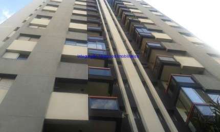 Apartamento 60m², 2 dormitórios (1 suíte), 2 banheiros, 2 salas e 1 vaga de garagem. Sacada, cozinha e lavanderia com armários  Com armários e piso frio.  Condomínio com piscina, salão de festas, play