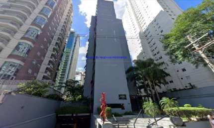 Conjunto Comercial 46m² 1 sala, 1 banheiro e 1 vaga na garagem. Condomínio com  ar-condicionado Central, 3 elevadores sociais.  Excelente localização