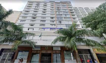 Apartamento 71m² 2 dormitórios, 2 banheiros. Sala ampla, cozinha em L, área de serviço com armário embutido, 2 entradas sendo uma social
