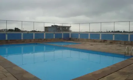 Apartamento 64m², 02 dormitórios, 01 banheiro e 01 vaga na garagem. ótima área comum com churrasqueira, espaço gourmet, garagem para visitas, jardim,