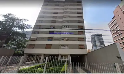 Condomínio com jardim, portaria e segurança 24h.  Excelente localização a 1 minuto andando para o Shopping Frei Caneca, entre as Ruas Frei Caneca,