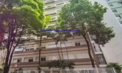 Apartamento 198m², 03 dormitórios, 03 banheiros e 01 vaga na garagem.   Condomínio com portaria24hrs, salão de festa e churrasqueira.