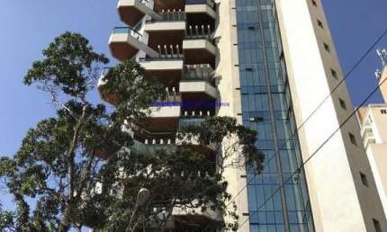 Apartamento 280m², 03 Suítes com closet, 05 banheiros e 04 vagas na garagem.   Condomínio com portaria, segurança 24hrs, salão de festa, quadra polies