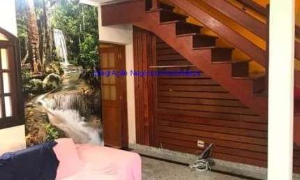 Sobrado 112m², 03 dormitórios, sala, cozinha, escritório , 02 banheiros.  Piso em granito em toda área social; Cozinha tipo americana, com pia
