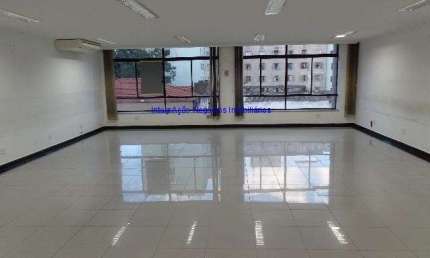 Sala Comercial 180m²,  03 banheiros. Excelente localização,  a três quadras da estação de Metrô República - Linha Vermelha/Amarela.