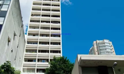 Apartamento 90m²,  2 dormitórios (sendo 02 suítes) e 03 banheiros.  Prédio de 15 andares, um apartamento por andar, com construção
