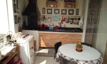 Apartamento cobertura duplex 110m², 03 dormitórios (sendo 01 suíte), 02 banheiros e 01 vaga na garagem.  condomínio com portaria, segurança 24hrs,