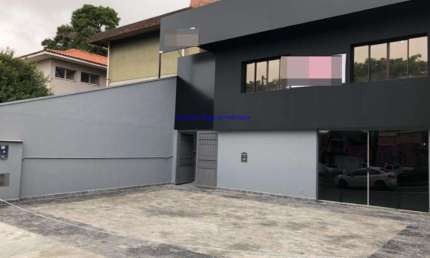 Casa 290m², 04 dormitórios, 05 banheiros e 12 vagas na garagem.   Excelente localização. Todas as informações aqui anunciadas