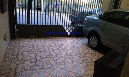 Sobrado 200m², 03 dormitórios, 02 banheiros e 02 vagas na garagem.   Excelente localização entre as Ruas Doutor Sérgio Meira, Vitorino Carmilo.