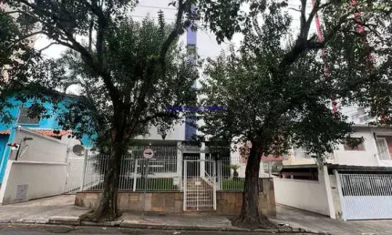 Apartamento 56m², 01 dormitório (sendo suíte), 01 banheiro e 01 vaga na garagem.  condomínio com segurança e portaria.  excelente localização