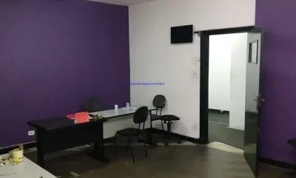 Conjuntos comerciais 165m², 05 salas e 02 banheiros.   Condomínio com portaria e recepção.  Excelente localização á 2 minutos andando da estação