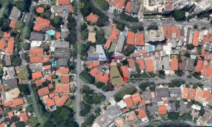 O terreno possui  974m2 com a frente de28m2. oportunidade sem igual de terreno com 974m2 no alto da lapa, área residencial com excelentes construções