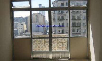 Apartamento 74m², 01 dormitório (sendo suíte) e 02 banheiros.   Condomínio sem portaria.   Excelente localização á 7 minutos andando para a estação
