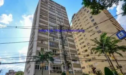 Apartamento 144m², 03 dormitórios (sendo 01 suíte), 02 banheiros e 02 vagas de garagem.  Condomínio com segurança, portaria e salão de festas.
