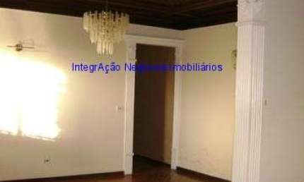 Casa 525.05m², 05 dormitórios, 05 banheiros e 04 vagas na garagem.   Excelente localização á 8 minutos andando para a estação do metrô