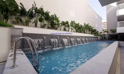 Condomínio com área de lazer completa com sauna, salão gourmet, piscina com raia, academia, sala de jogos e brinquedoteca.