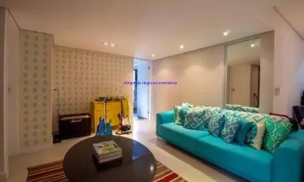 Apartamento 95m², 02 dormitórios (sendo 01 suíte), 03 banheiros e 02 vagas na garagem.  Condomínio com Segurança, Portaria, Salão de jogos