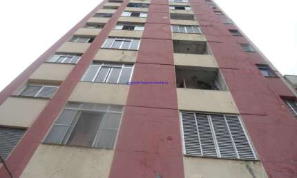 Apartamento 60m², 02 dormitórios, 01 banheiro e sem vaga de garagem.  Condomínio com portaria e segurança 24 horas.  Excelente localização, entre as R