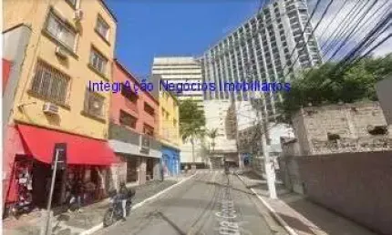 Prédio Comercial 1.000m²; Possui 2 andares com 06 Salas e 07 Banheiros; Imóvel Possui Entrada em Duas Ruas!.  Excelente localização