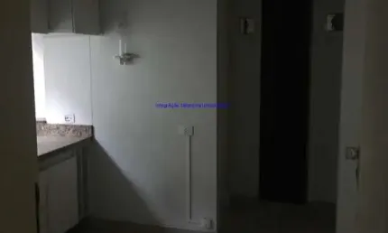 Conjunto comercial 200m², 02 banheiros, 04 vagas na garagem.  Condomínio com recepção e segurança 24hrs.  Excelente localização