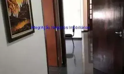 Sala comercial 72m², 04 escritórios, 01 banheiro.  condomínio com portaria em funcionamento dentro do horário comercial.    excelente localização