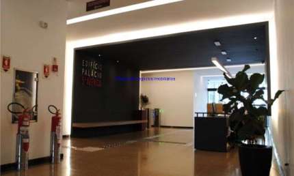 Sala Comercial 74m², 02 banheiros. Duas vagas disponíveis para venda.   Condomínio com recepção e segurança 24hrs.    Excelente localização