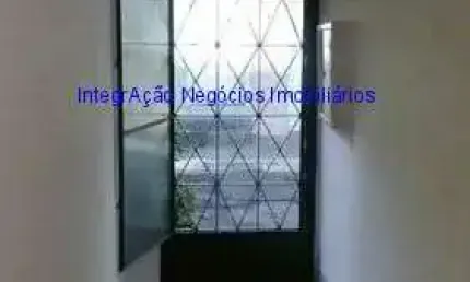 Casa 75m², 02 quartos, 01 banheiro, terraço com área de serviço.   Ótima localização, próximo a estações de metrô como: Sé, Liberdade e Pedro II.