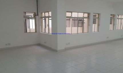 Sala 91m², Totalmente reformada, piso frio, grande sala em L, janelas grandes, bem iluminado, 2 banheiros novos, pintado, prédio com segurança.