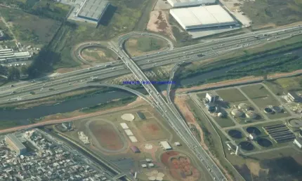 Localização estratégica, para construção de prédios residenciais, comerciais ou industrias. Entrada pela Rua Sho Yoshioka.