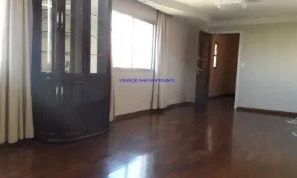 Apartamento 130m², 3 quartos (1 suite), 3 banheiros, 1 vaga de garagem. Imóvel reformado, com ármarios e pronto para morar.