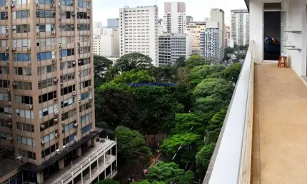 Condomínio com portaria e segurança 24hrs.  Excelente localização á 3 minutos andando para a estação do metrô República;