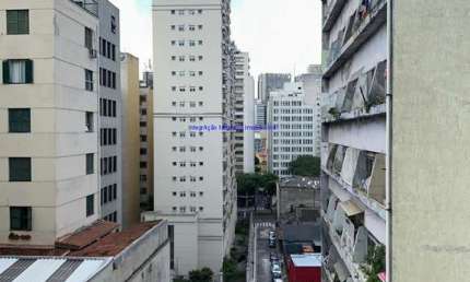 Apartamento Studio 32m², 01 dormitório e 01 banheiro.  Condomínio com segurança e portaria.  Excelente localização