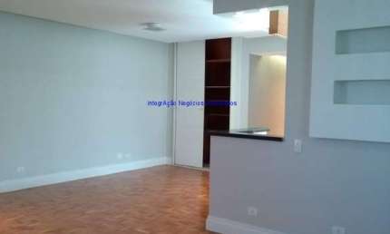 Apartamento 180m²,  3 Dormitórios, sendo 2 suítes com armários, cozinha ampla , com armários, fogão embutido em forma de ilha com exaustor e coifa;