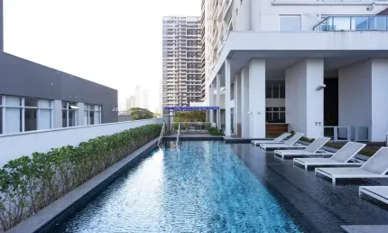Apartamento studio mobiliado 35m², 01 dormitório, 01 banheiro e 01 vaga na garagem.   condomínio com portaria 24hrs, piscina, salão de festa.