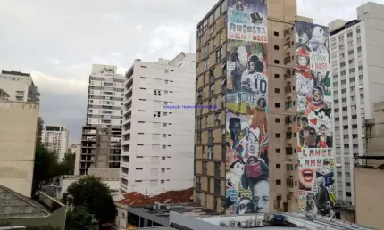Condomínio com segurança, portaria 24h e zelador.  Excelente localização à 9 minutos andando para a Estação do Metrô Consolação,