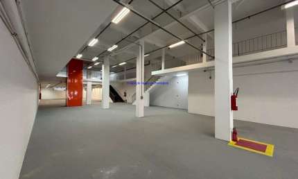 Loja 1.300m² e 02 banheiros.  Excelente localização entre as Avenidas Indianópolis, Irerê e Alameda dos Guaiós.  Todas as informações aqui anunciadas