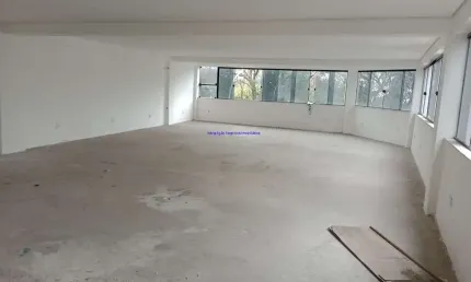 Sobreloja 260m² e 04 banheiros.  Excelente localização, á 10 minutos andando para a estação do metrô Higienópolis - Mackenzie