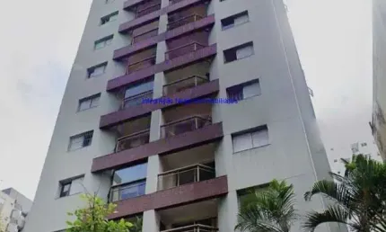 Apartamento 55m², 02 dormitórios, 01 banheiro e 01 vaga de garagem.  Condomínio com portaria e segurança.  Excelente localização
