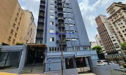 Apartamento Studio 36m², 01 dormitório, 01 banheiro e 01 vaga de garagem.  Condomínio com portaria e segurança.  Excelente localização