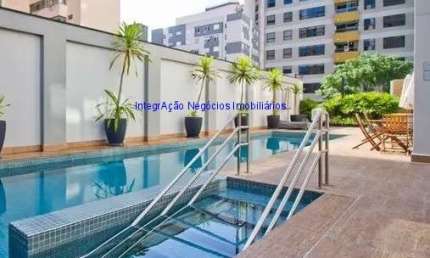 Apartamento Cobertura 54m², 01 dormitório, 01 banheiro e 01 vaga na garagem.  Condomínio com portaria, segurança, piscina, salão de festa