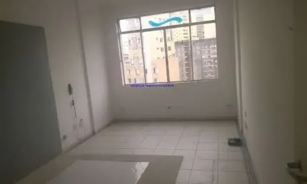 Apartamento 45m², 01 sala, 01 banheiro.  Condomínio com segurança.  Excelente localização á 2 minutos andando para a estação do metrô Anhangabaú