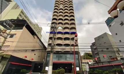 Apartamento 48m², 01 dormitório, 01 banheiro e 01 vaga na garagem.  Condomínio com portaria 24hrs, salão de festa e academia.  Excelente localização