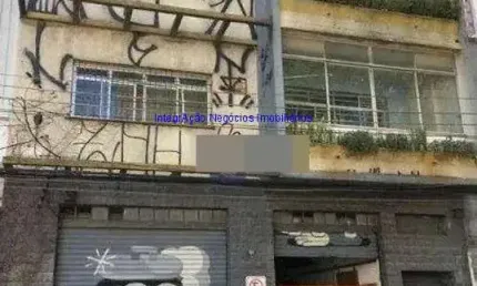 Galpão 750m² e 06 banheiros.  Excelente localização entre as Ruas  Anhanguera, Cruzeiro e Norma Pieruccini Giannotti.