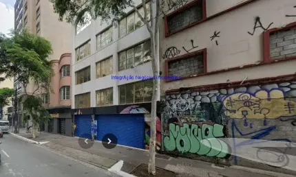 Prédio 2.500m² e 02 banheiros.  excelente localização á 6 minutos andando para estação do metrô santa cecilia; entre a rua doutor frederico steide